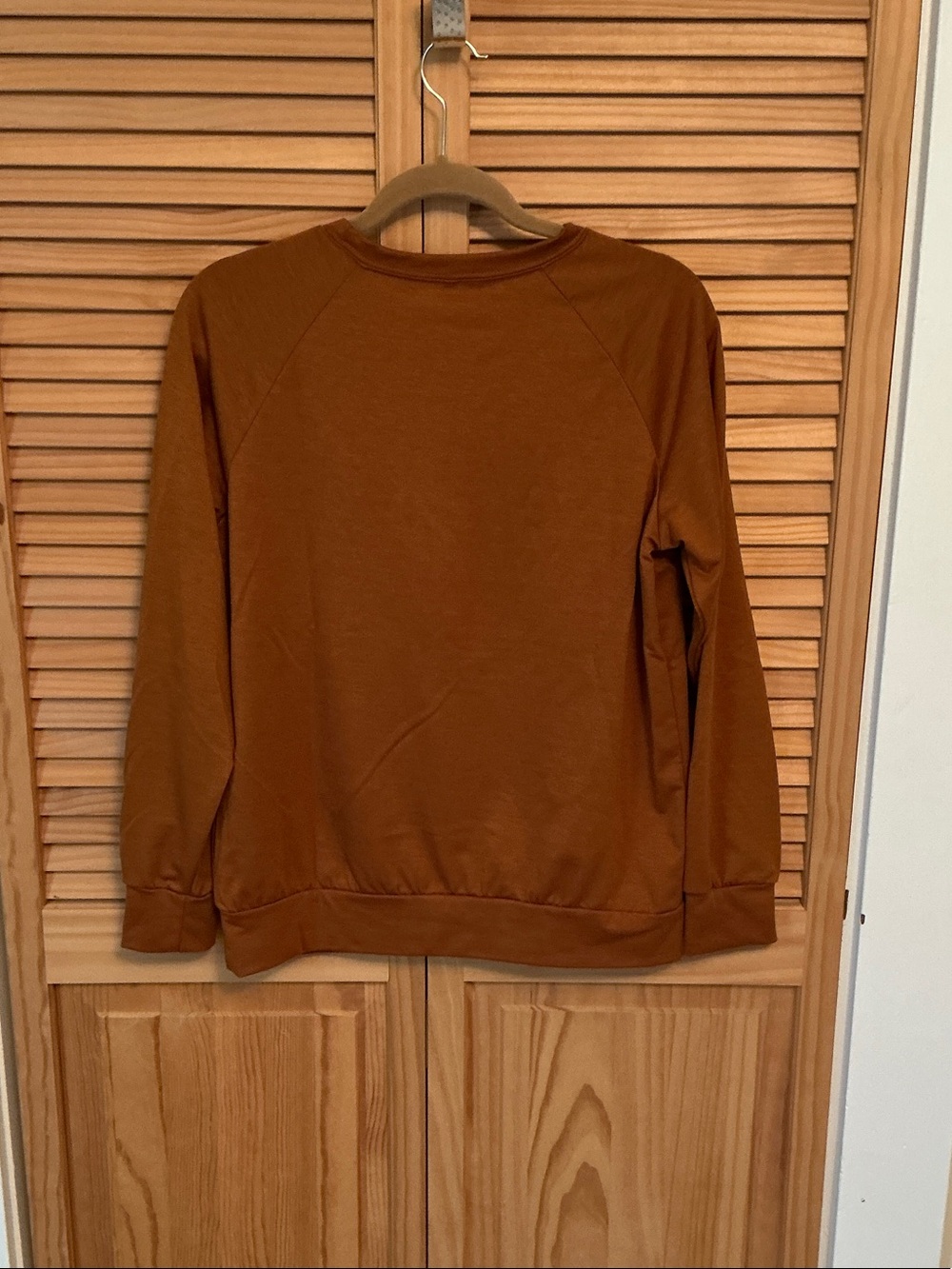 Yellowstone Dutton Ranch Logo Sweatshirt - Rust - Picture 3 of 3